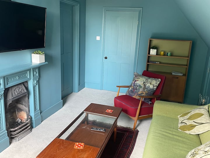Lovely 1 Bedroom Flat With Mid Century Vibes - Sussex