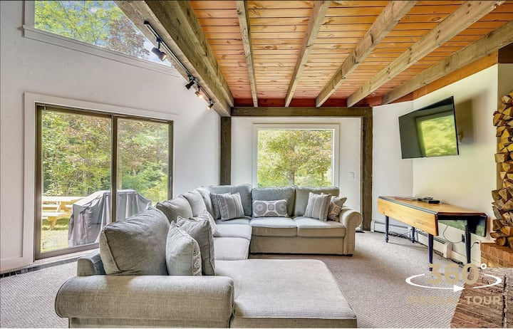 Bright 4 Bedroom Home For Mountain Getaway - Stowe, VT