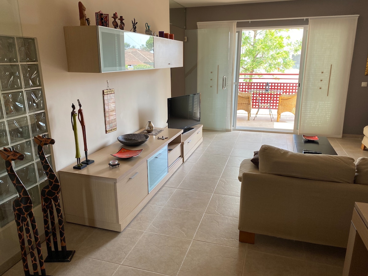 Annonce Airbnb populaire: Nice townhouse with a pool by the sea à Sagunt / Sagunto