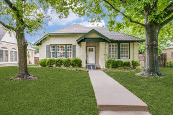 Designer home, amazing location, pool! gallery image 5