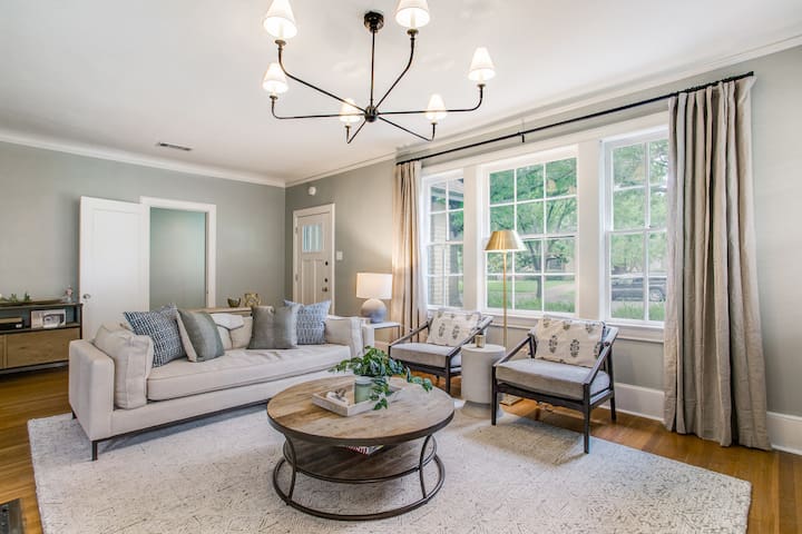 Designer home, amazing location, pool! gallery image 2