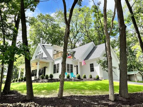 Brand new 5 bedroom home with beautiful lake views