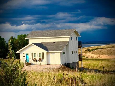 The Bay Getaway- cute, clean, & convenient.