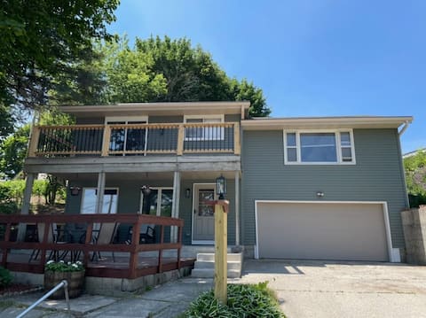 Open concept cottage, minutes from Road America