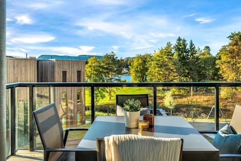 Modern, sea view apartment, direct bus to Oslo.