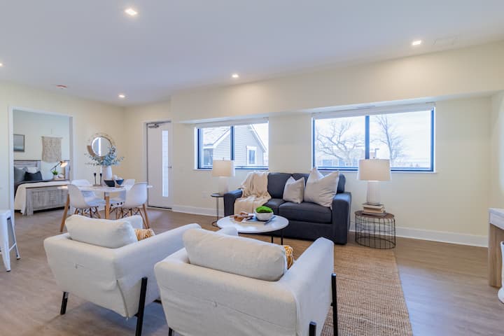 1 Bedroom Condo- Hot Tub, 1 Min To Beach - 203 - Grand Bend