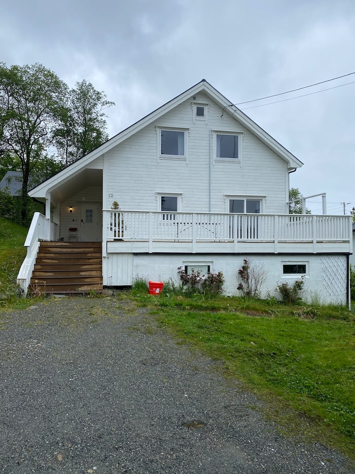 Cozy villa with free parking and mountain views Villas for Rent in