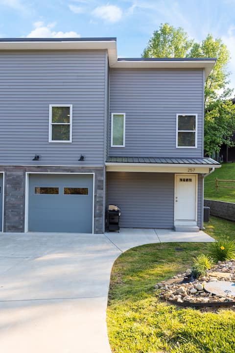 Modern and cozy 3 bedroom  new townhouse