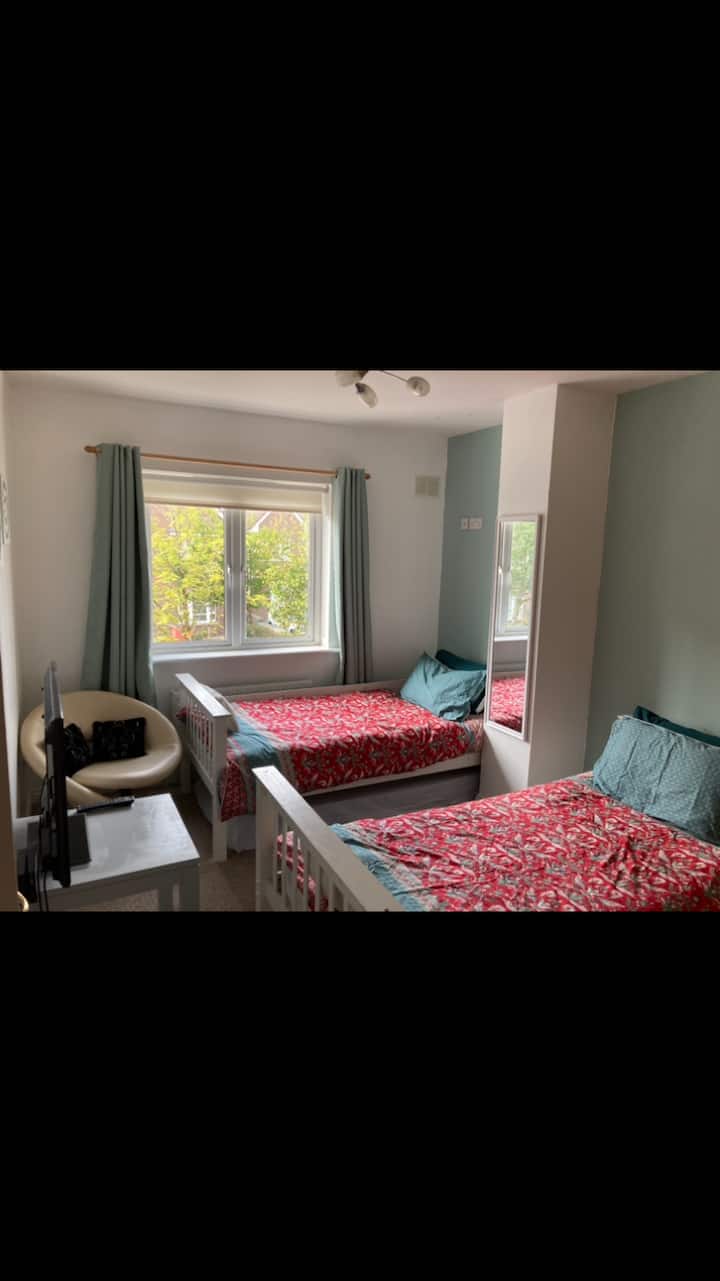 Cheerful Two Bedroomed House Close To Galway City. - Galway
