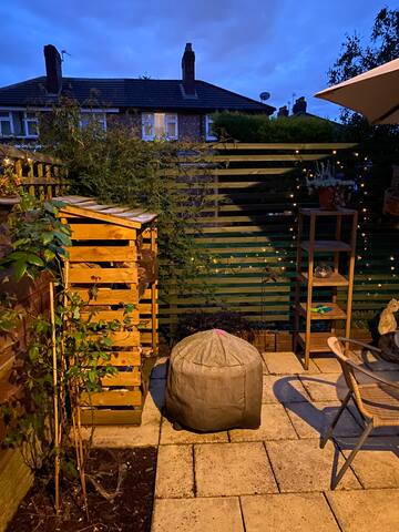 Cheerful 2 bedroom home with large patio