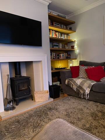 Cheerful 2 bedroom home with large patio gallery image 5