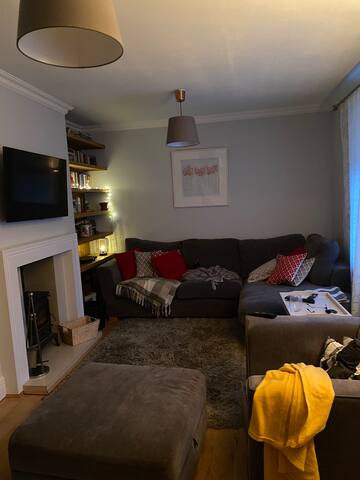 Cheerful 2 bedroom home with large patio gallery image 2