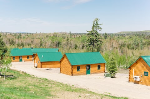 #4 - Flagpole View Cabins - Deluxe Cabin