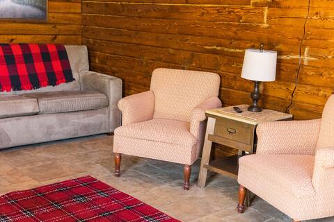 #3 - Flagpole View Cabins - Deluxe Cabin