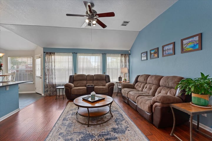 Lovely Leander Home In Quiet Area - Cedar Park, TX