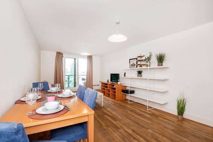 Amazing Thames River View Apartment gallery image 5