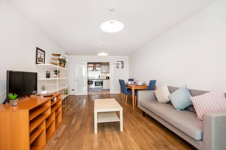 Amazing Thames River View Apartment gallery image 3