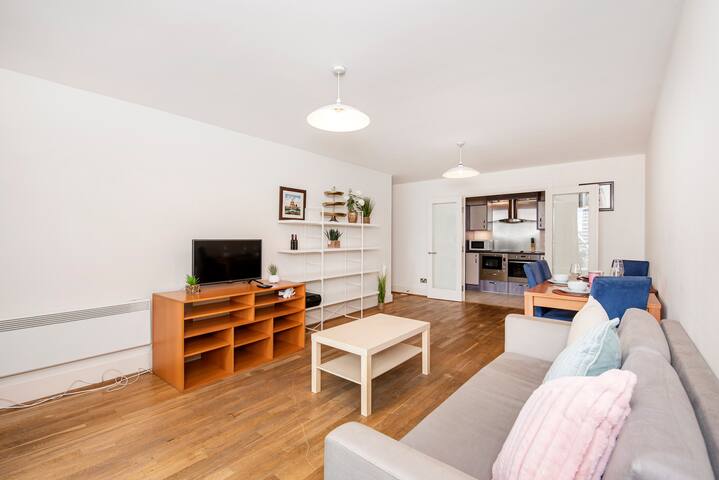 Amazing Thames River View Apartment gallery image 4