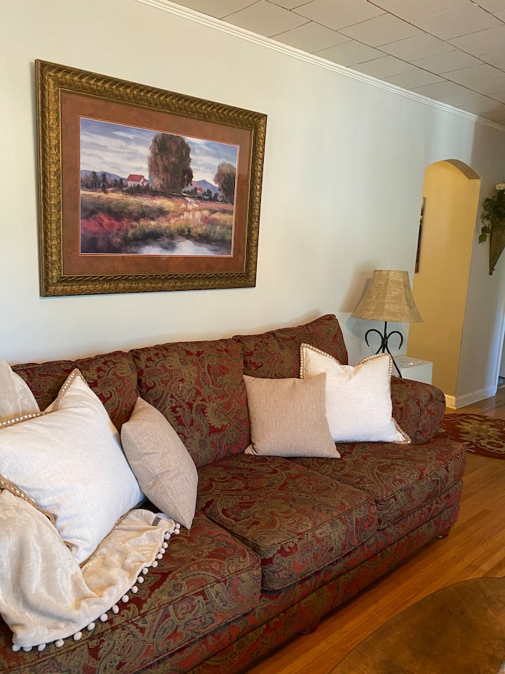 Cheerful 3 Bedroom Home, Close To Town, Great View - Franklin, NC