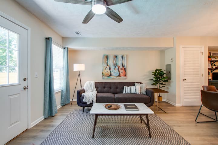 Red Brick Retreat ~ 5★ Location, Outside Nashville - Murfreesboro, TN