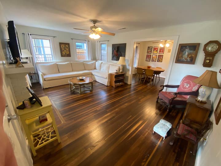 Helen’s Heights Hideaway - Houston, TX