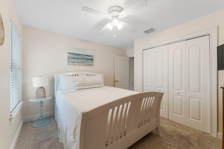 Spálňa č.2 - menšia manželská posteľ - 2. poschodie