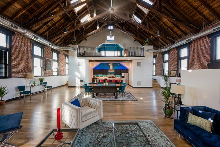 Modern Sanctuary: 6br/6ba urban historic property gallery image 2