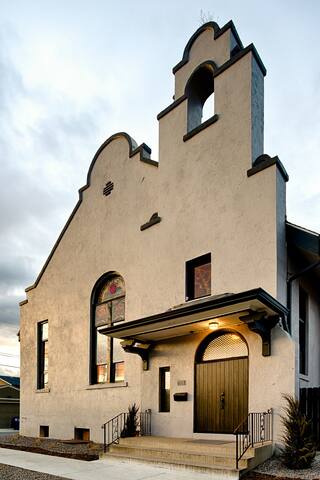 Modern Sanctuary: 6br/6ba urban historic property gallery image 3