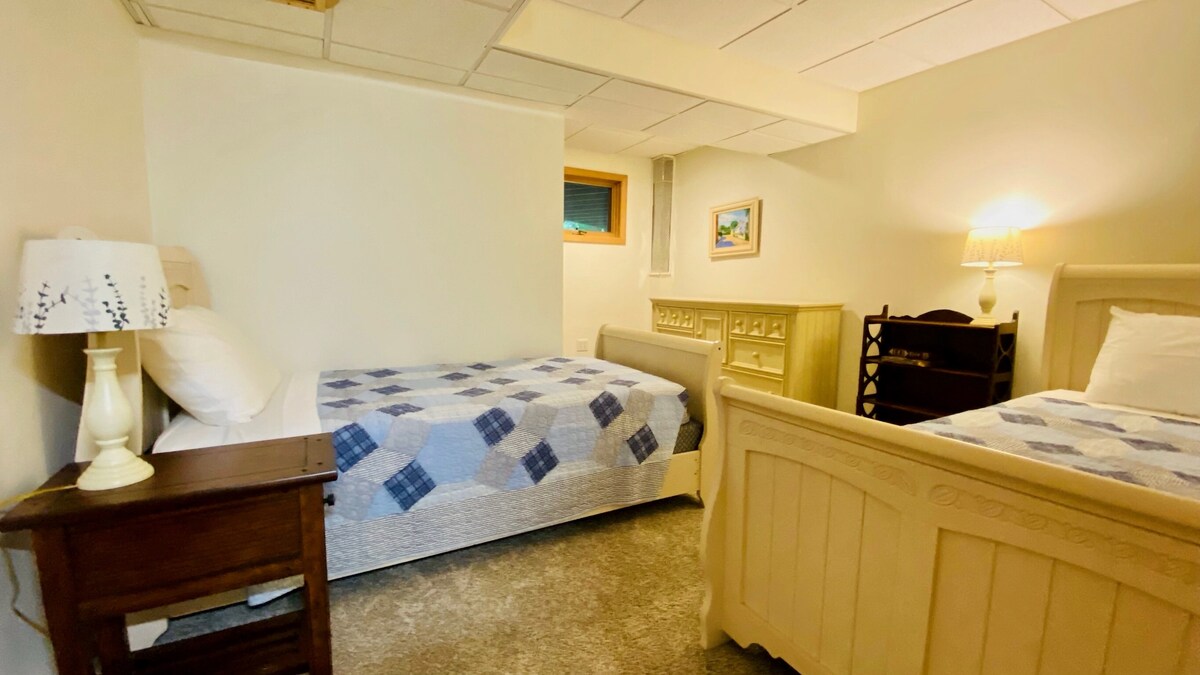 Spálňa na prízemí s 2 samostatnými lôžkami.