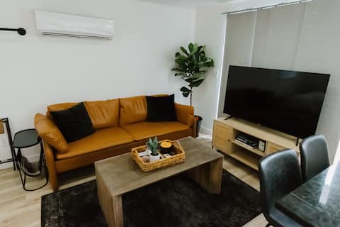 Top Airbnb: Modern Millcreek Guesthouse Suite 1 in Millcreek