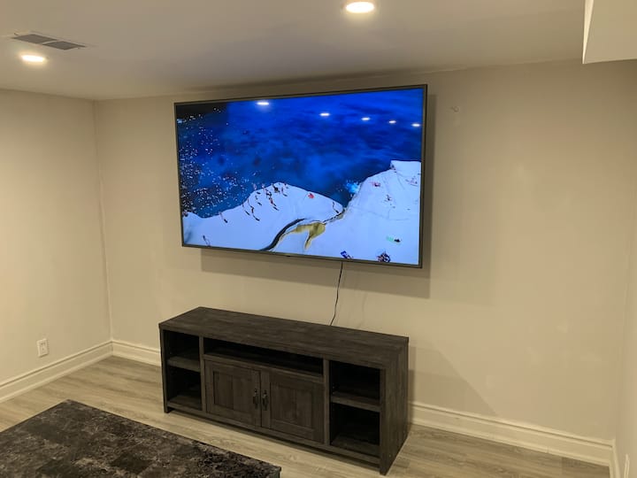 Luxury 2 Bedroom House| Beautiful Flower Garden - Vaughan