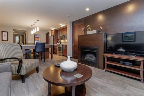 Stylish Family Condo + Year Round Resort Hot Tub