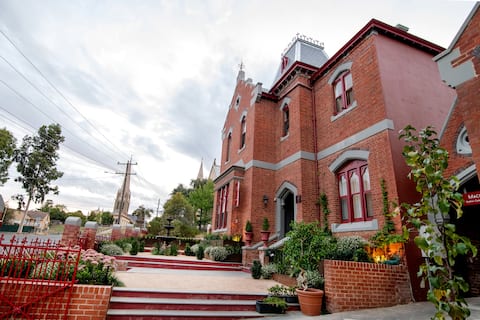 The Residence of MacKenzie Quarters
CBD Bendigo