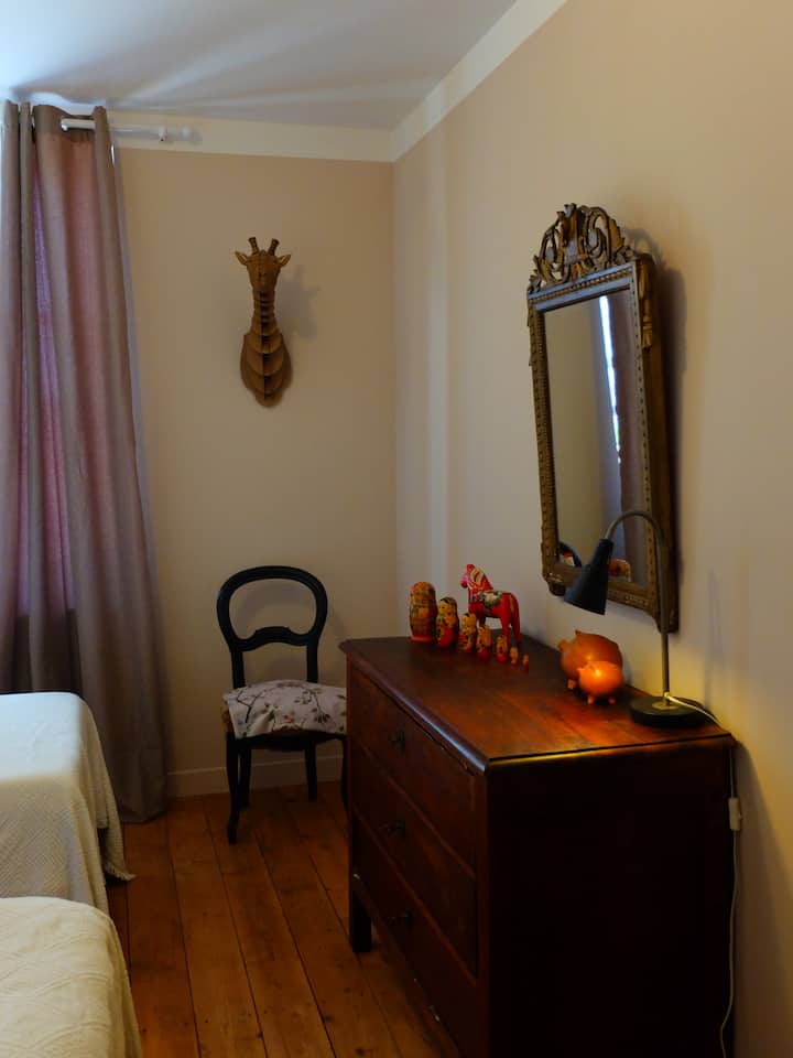 "Le Petit Théâtre" suite room