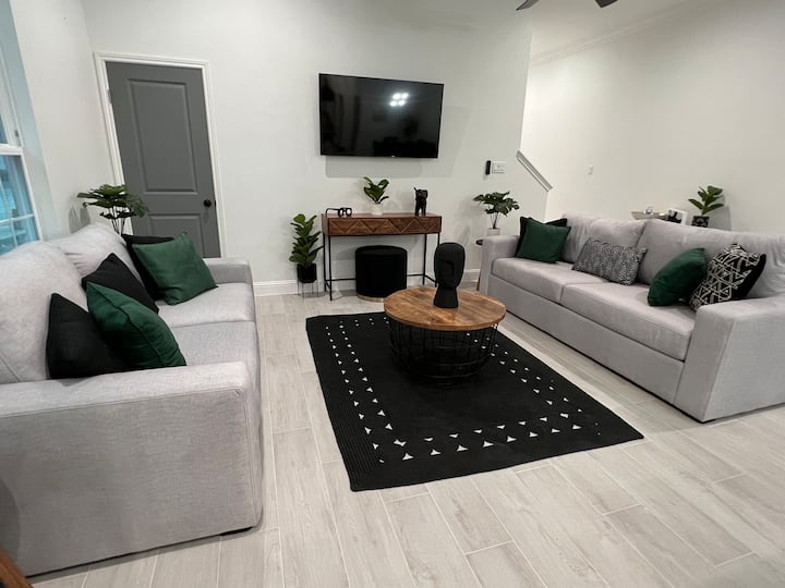 Luxurious-modern Brand New 4 Bedroom Townhome - Corpus Christi, TX