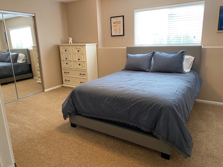 Спалня № 3 и работно пространство