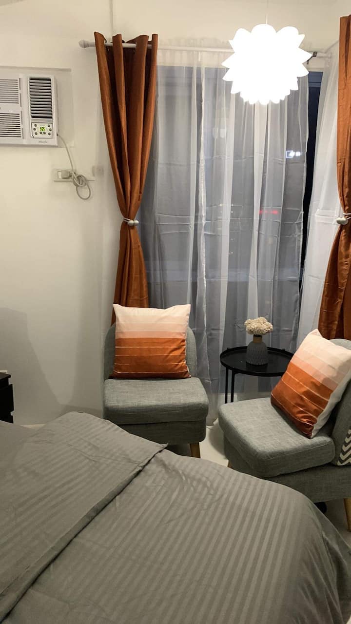 Roxas Blvd., Ermita Comfy Condo near US Embassy Condominiums for
