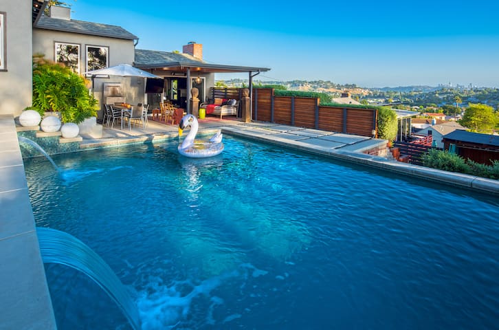 “Angels Landing” Chic L.A Getaway w/ pool & spa gallery image 2