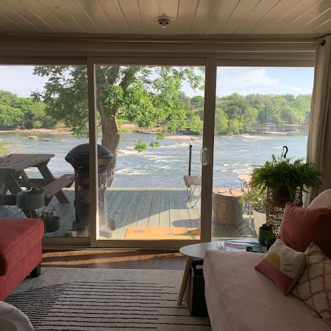 LBJ lakefrnt stuns. Natural, peaceful getaway