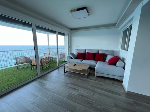 Propiedad de Airbnb exitosa: Luxurious apartment on the Mediterranean Sea Salou en Salou