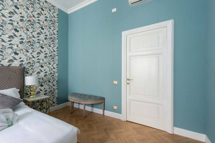 Colosseum 10steps away, Marco Aurelio Luxury House gallery image 5