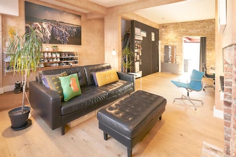 Top performing Airbnb: Modern design Victorian terrace in Tower Hamlets