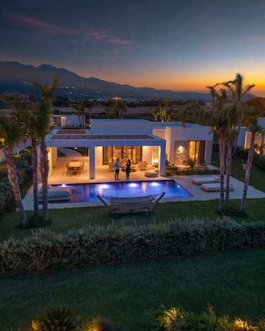 TAF All Villas Beachfront – Two Bedroom &TESLA i gallery image 3