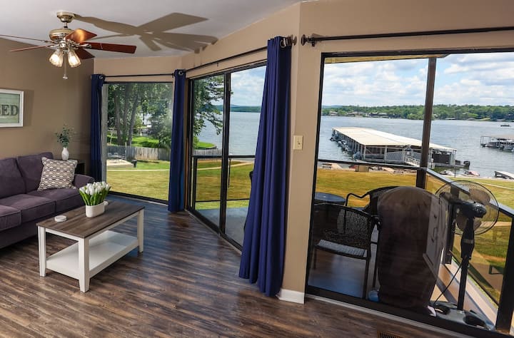 Tathmini halisi ya mgeni 31/7/2025 - Ukaaji wa amani wenye mwonekano mzuri wa ziwa. Kondo lilikuwa safi sana na lilikuwa na kila kitu ambacho ungeweza kuhitaji.