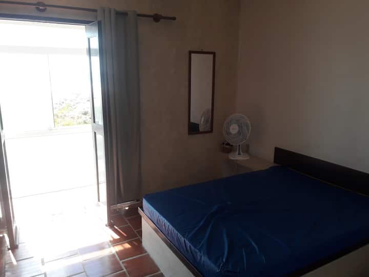 Apartmán s manželskou posteľou a výhľadom na more