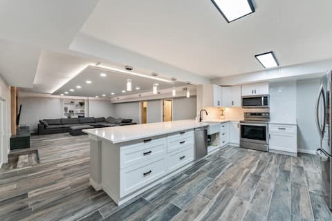 Massive newly renovated house near SLC & Lagoon