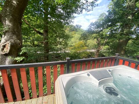 L14 - The Penrhyn Lodge