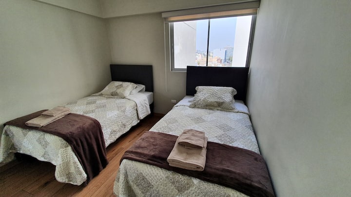 Втора стая с 2 единични легла с размери 1,5 квадратни метра.