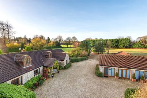 Stunning 4 Bed Family House In Oakhill