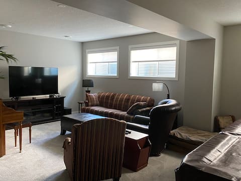 Top Airbnb: Spacious 1 Bedroom Suite in Mahogany S.E. in Mahogany
